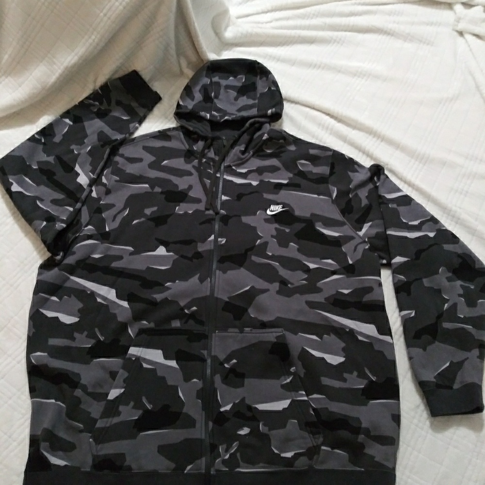 Nike fleece camo jacket